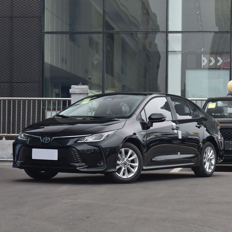Hybridný elektrický sedan Toyota Corolla